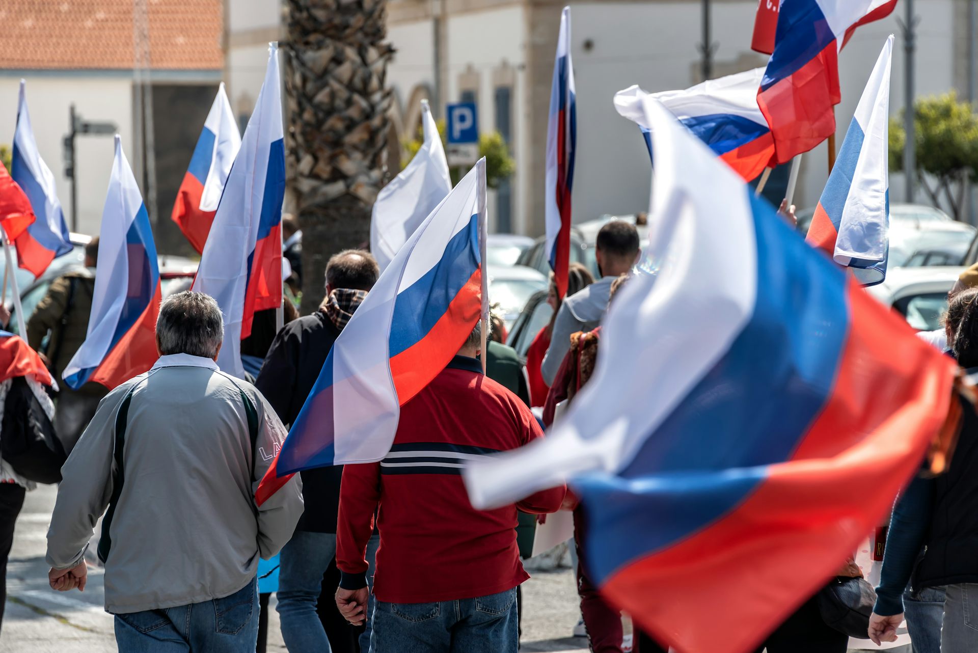What is driving Europe’s pro-Russian supporters and their stance on the Russo-Ukrainian conflict?