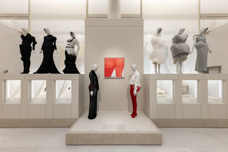 A museum exhibition display of female mannequins of various body shapes.