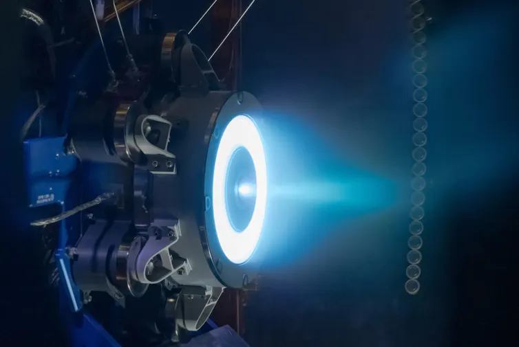 Ion thruster