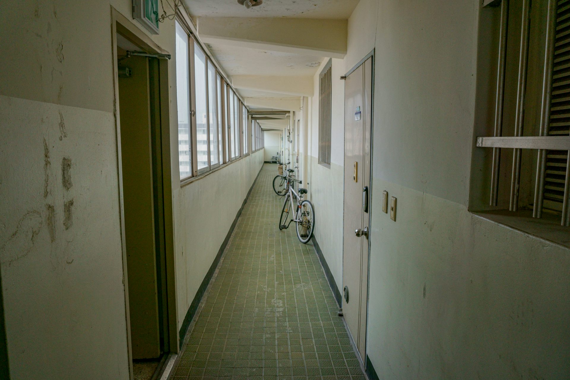 Un corridor dans un immeuble
