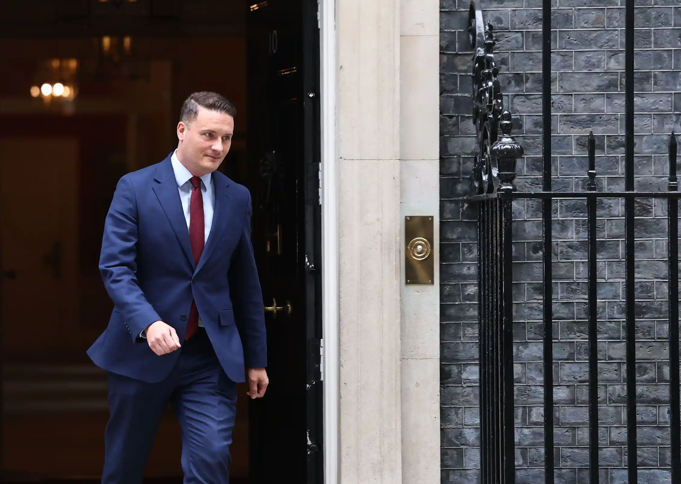 Wes streeting leaves 10 downing street after a private meeting with prime minister Keir Starmer