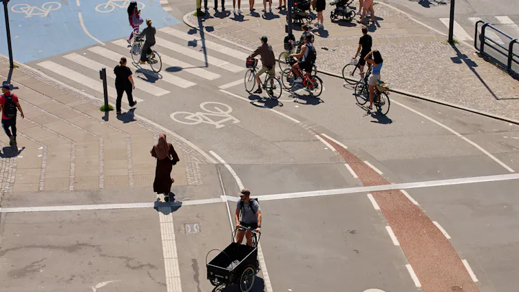 Bike lines and cyclists from a bird-eye view.
