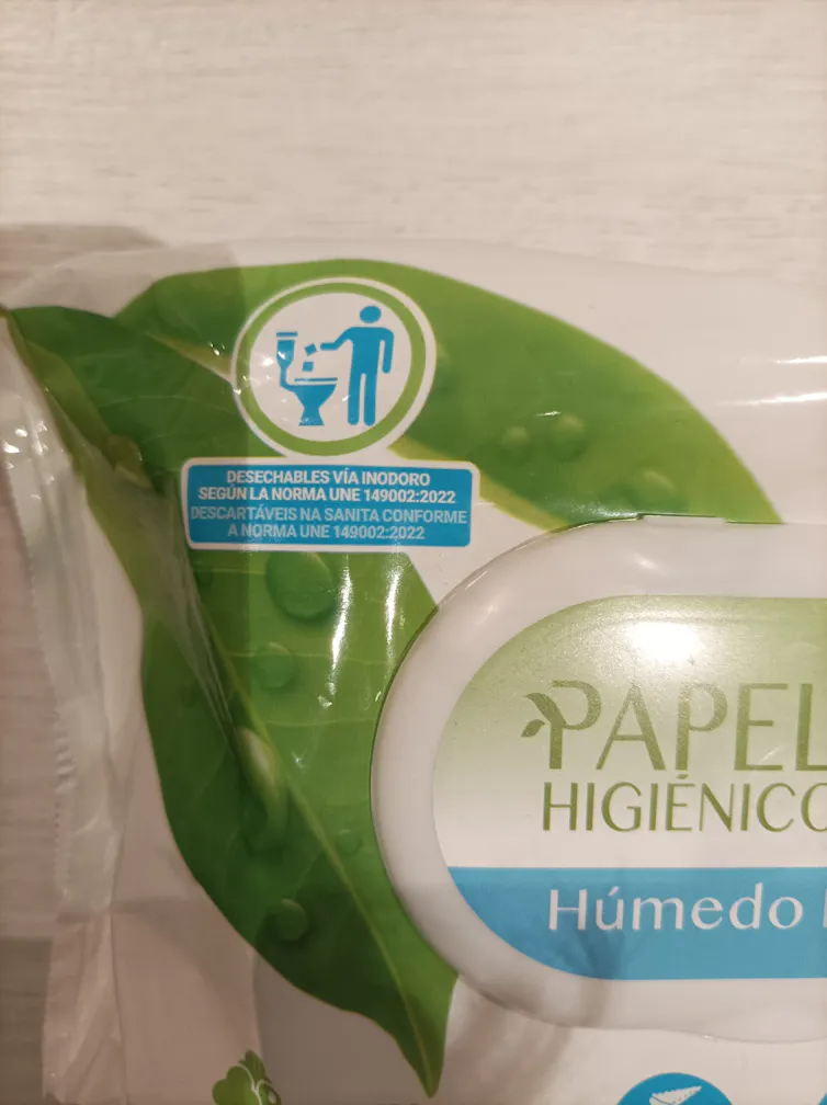 Toallitas: suaves con la piel, tóxicas para el medio ambiente. 1 Envase comercial de toallitas húmedas con instrucciones para su eliminación en el inodoro.