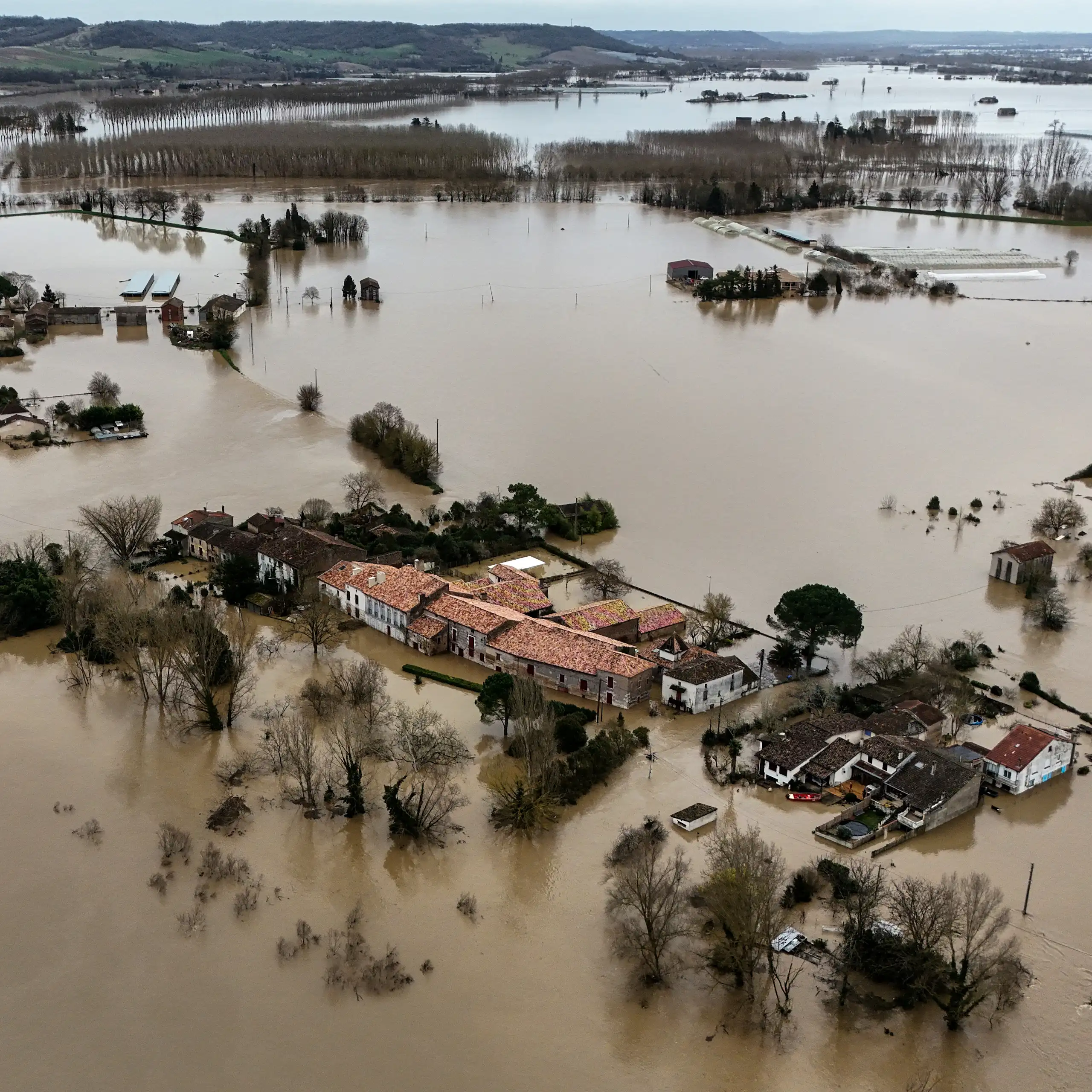 Vue aérienne de la ville inondée
