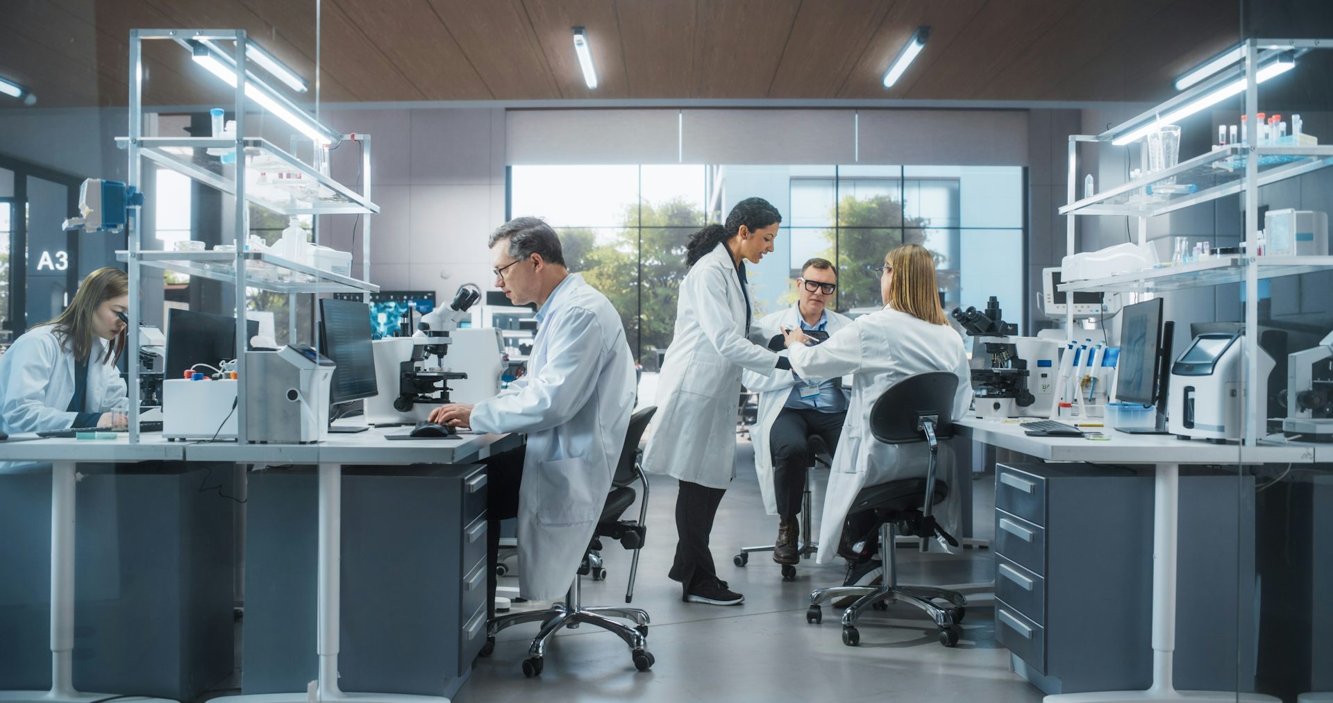 Cientistas em um laboratório