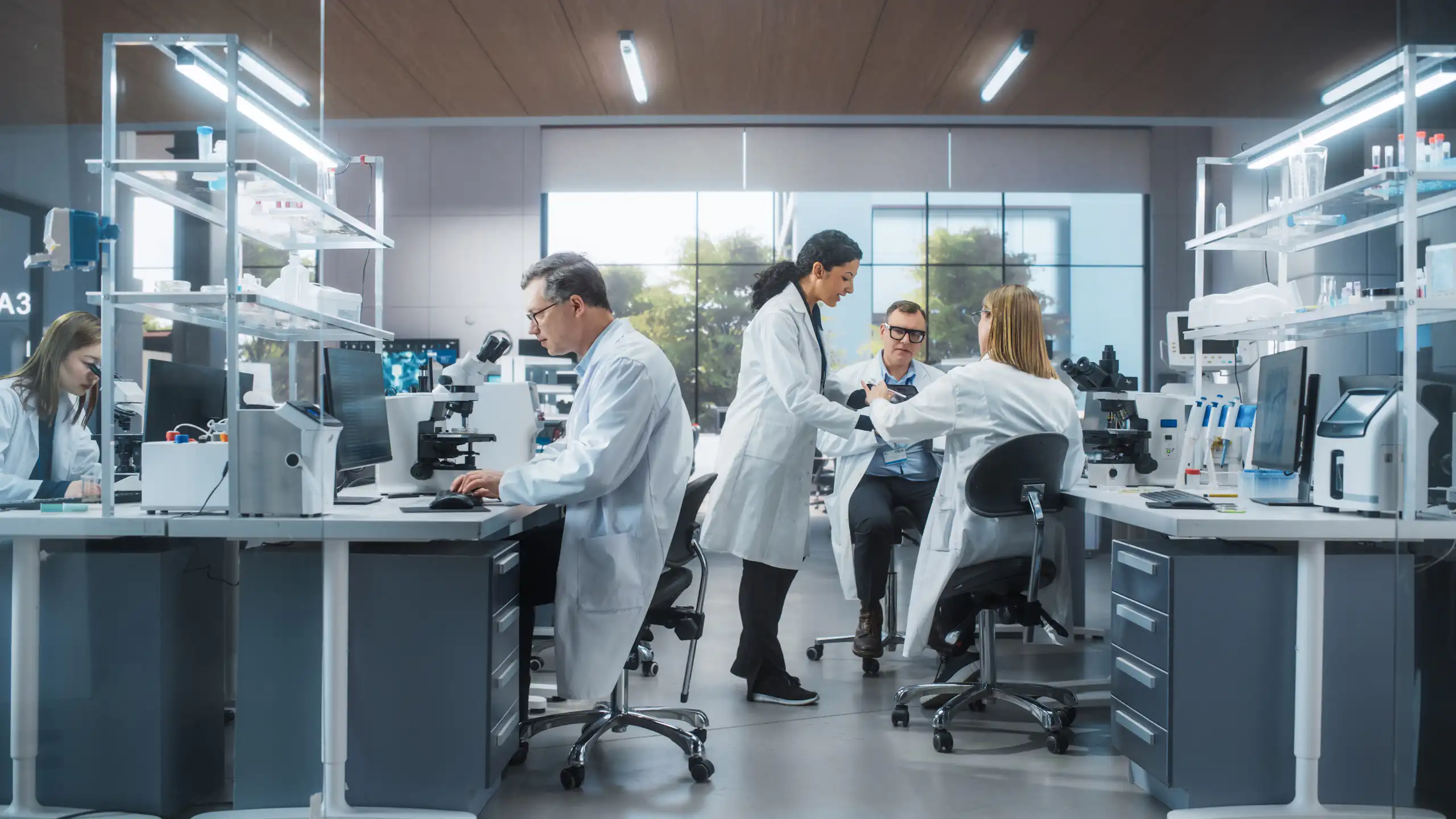 Cientistas em um laboratório