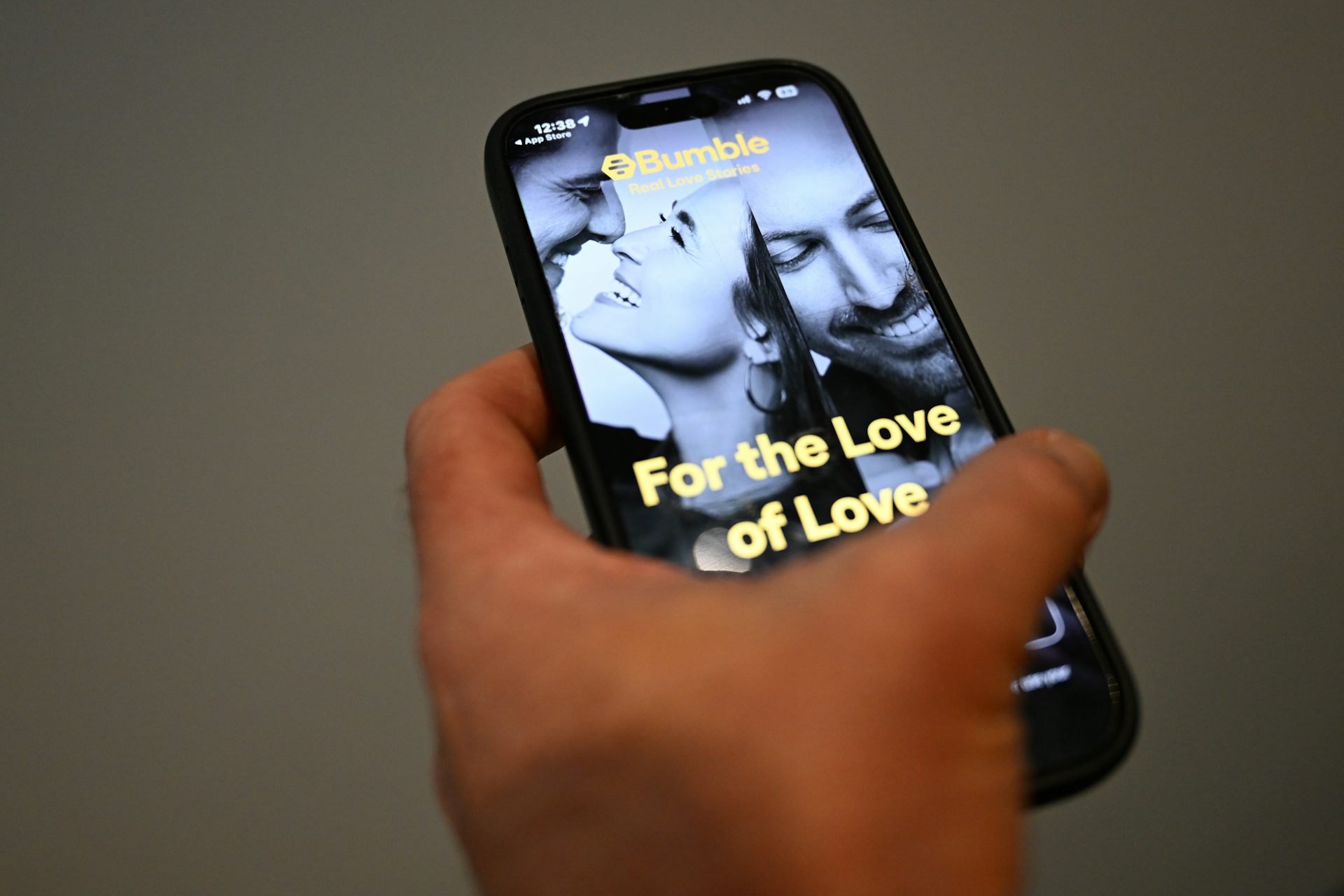 Bumble replaces swipe with AI matchmaking