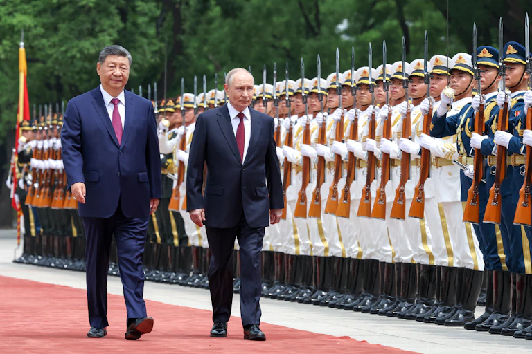 Vladimir Putin and Xi Jinping inspect a guard of honour in Beijing.