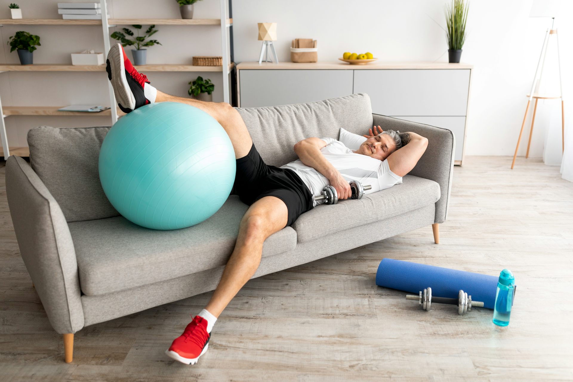 N&atilde;o se culpe: a ci&ecirc;ncia explica por que &eacute; t&atilde;o dif&iacute;cil trocar o sof&aacute; pelo  exerc&iacute;cio regular