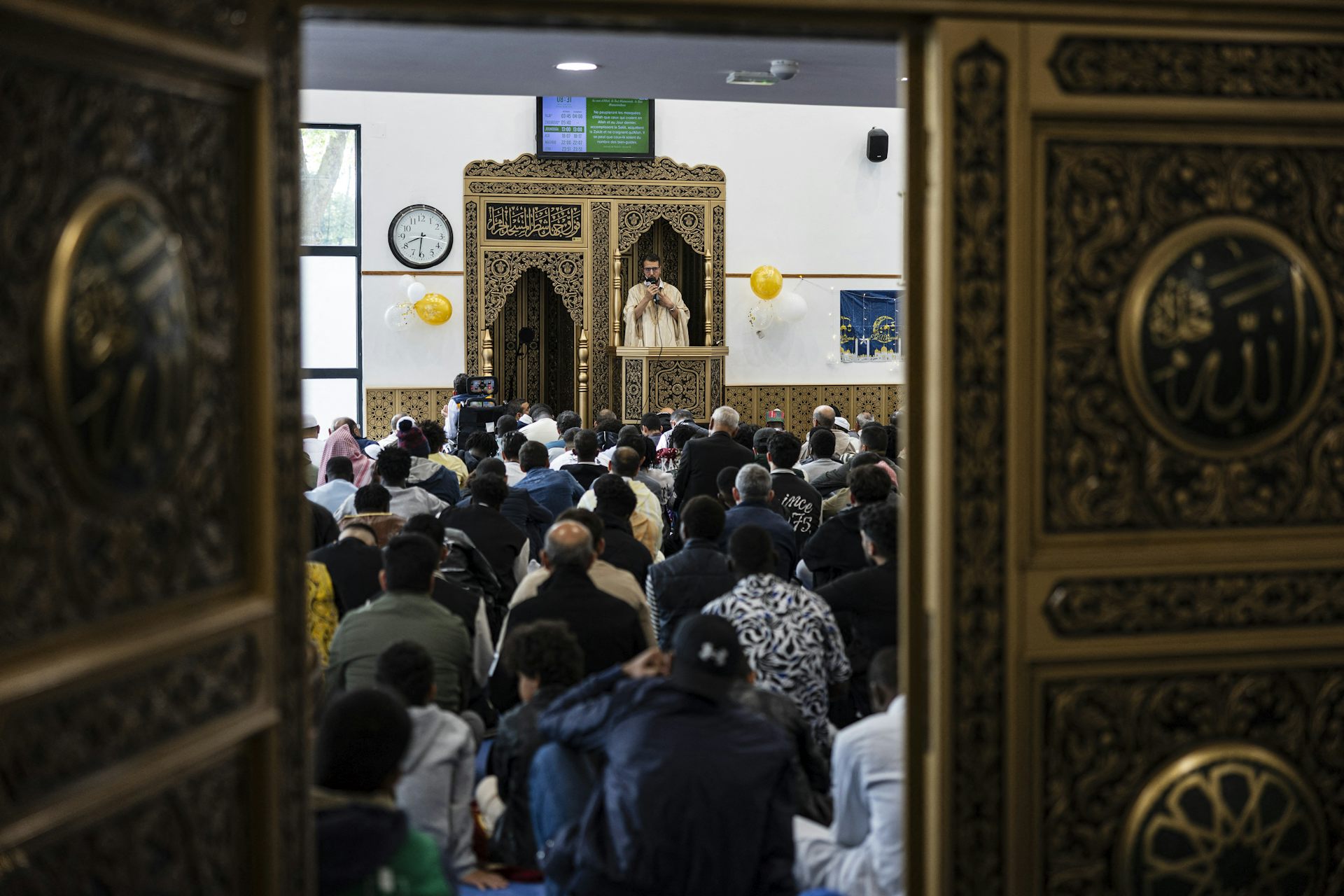 Prière pour célébrer l'Aïd al-Adha, dans une mosquée de Béthune, le 6 juin 2025.