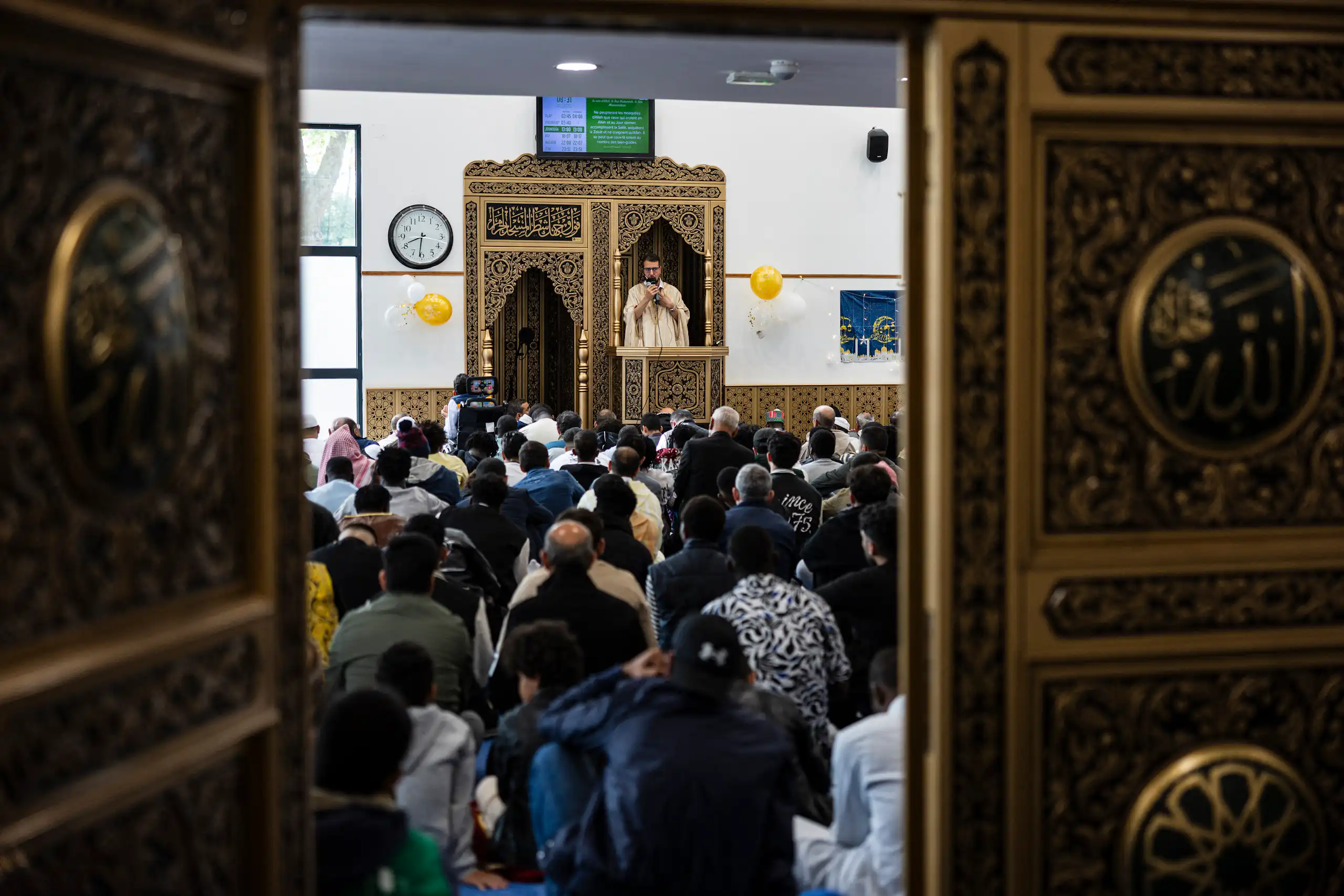 Prière pour célébrer l'Aïd al-Adha, dans une mosquée de Béthune, le 6 juin 2025.