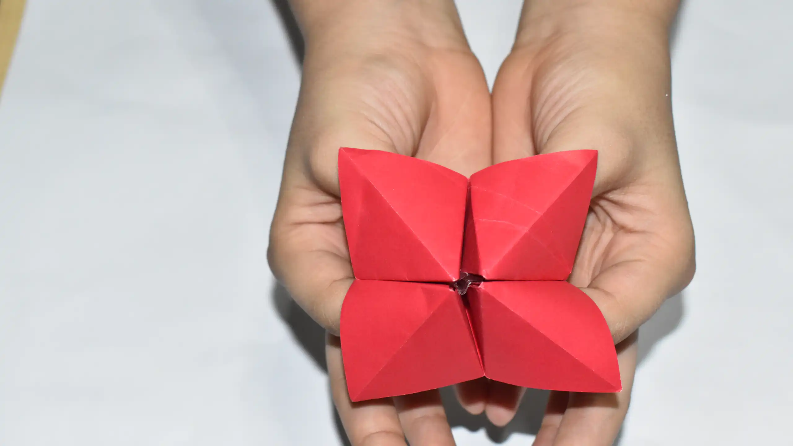 Un "comecocos" de origami.
