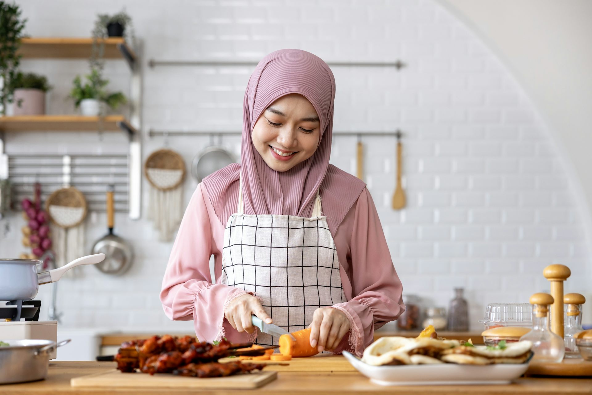 Tradwife dan Feminine Energy: Nostalgia Domestik yang Menjerat Ambisi Perempuan