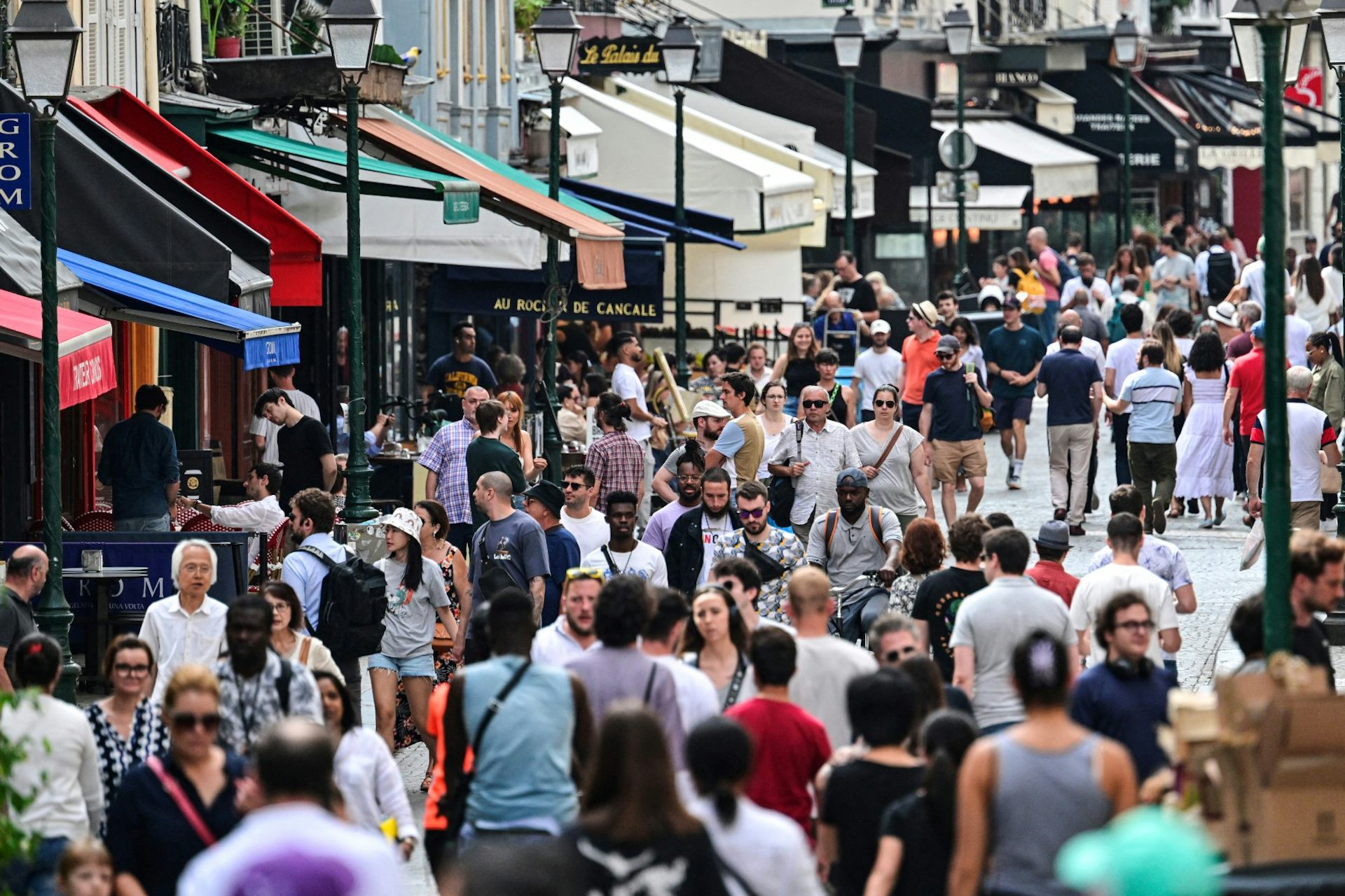 La foule rue Montorgueil, à Paris, le 23 août 2023. 