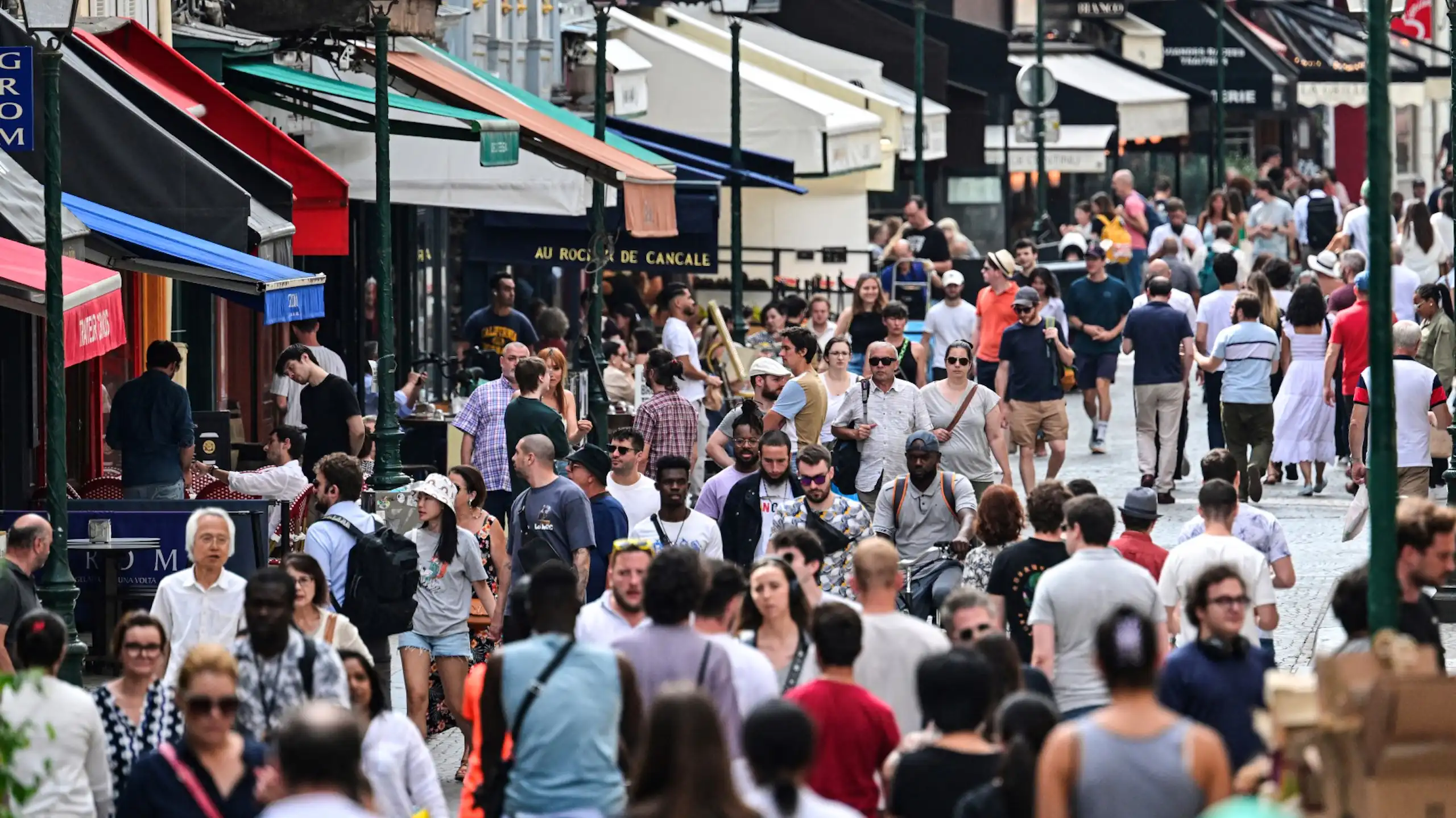 La foule rue Montorgueil, à Paris, le 23 août 2023.