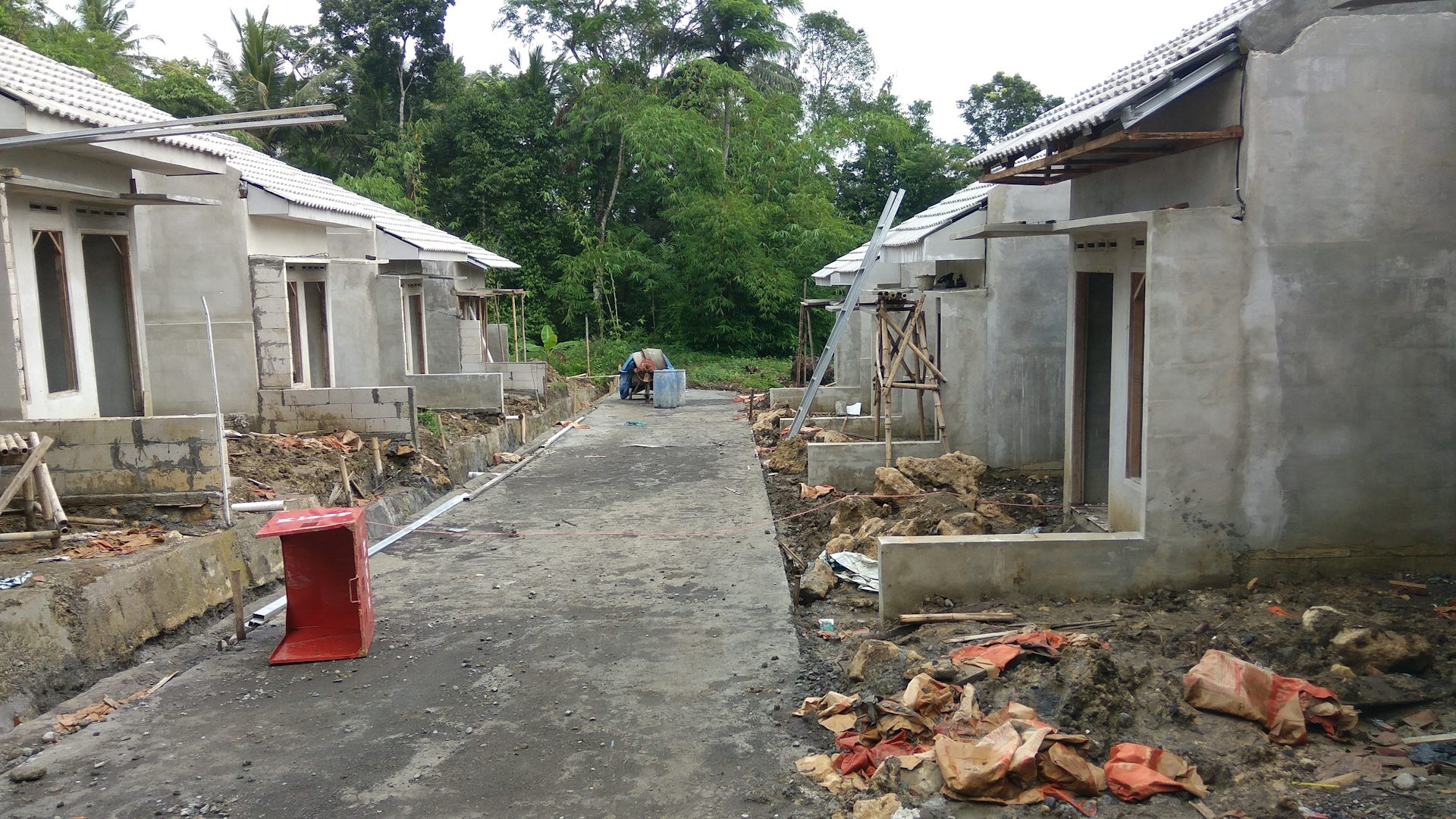 Presiden Prabowo Subianto menjanjikan adanya program KPR 40 tahun untuk membuka akses pembiayaan masyarakat menengah ke bawah