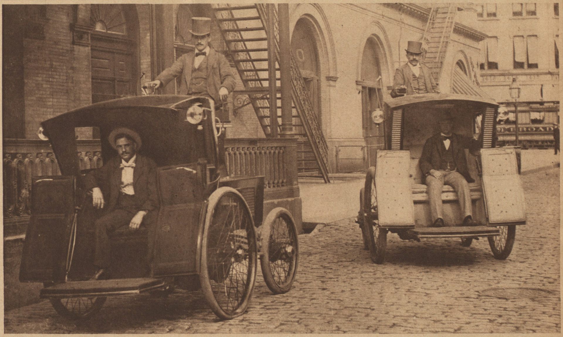 An Electrobat taxi in Manhattan in 1898