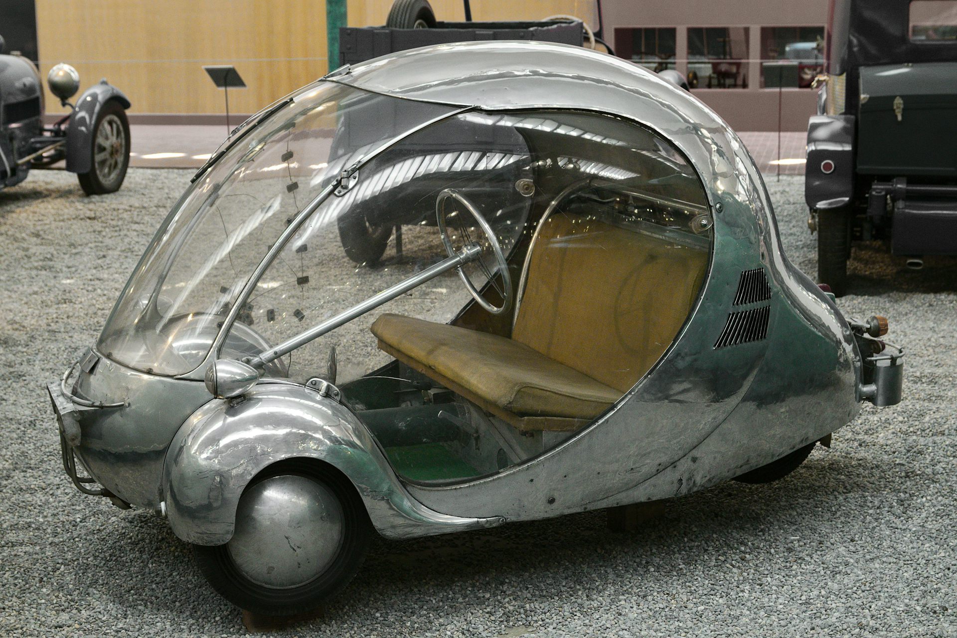 Electric egg by Parisian industrial designer Paul Arzens