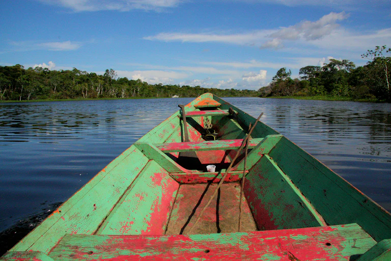 Um barco no rio Amazonas
