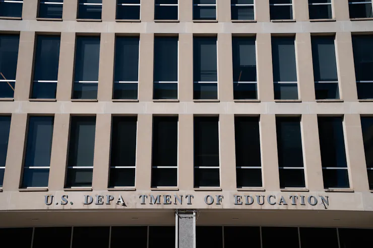 A large government building says U.S. Department of Education, with the r from department misisng.