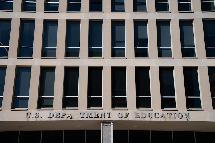 A large government building says U.S. Department of Education, with the r from department misisng.