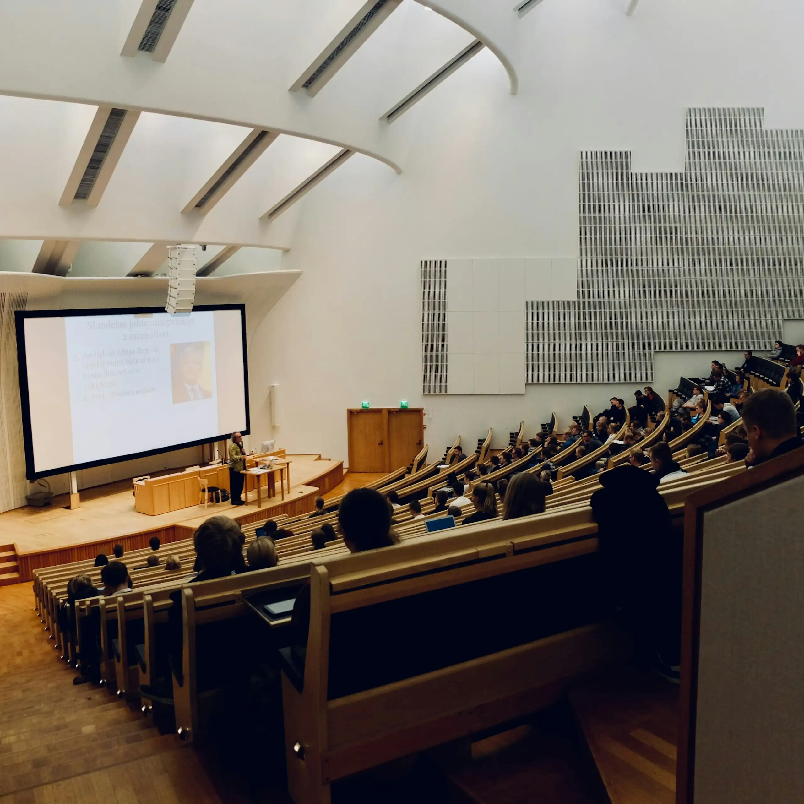 Une salle de classe universitaire