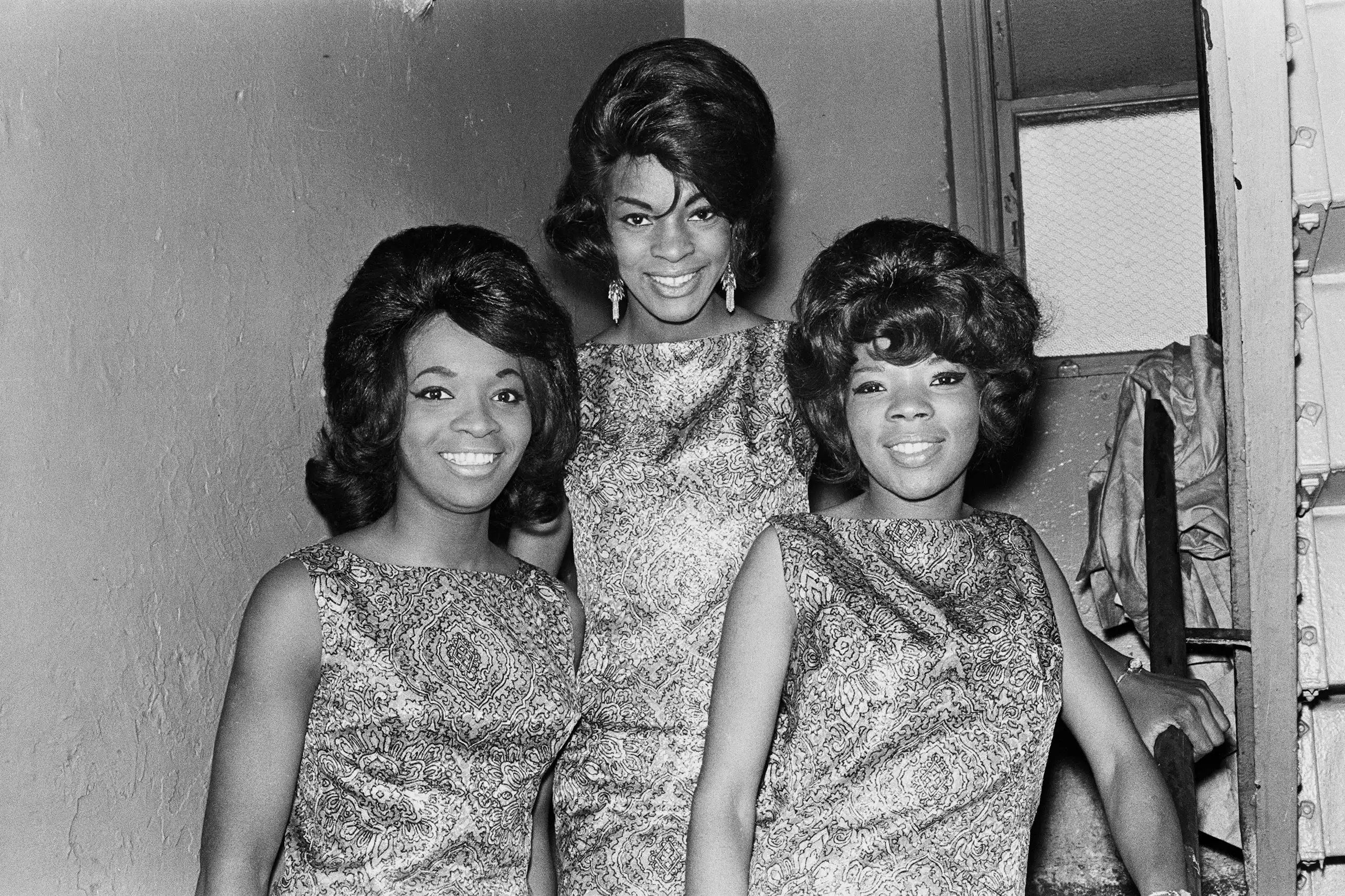 Photo de groupe des trois artistes-interprètes, vers 1960.