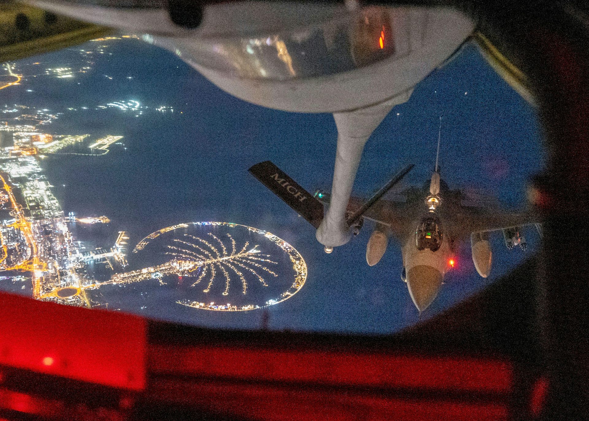 A US warplane refuels above Palm Islands, Dubai, March 2026