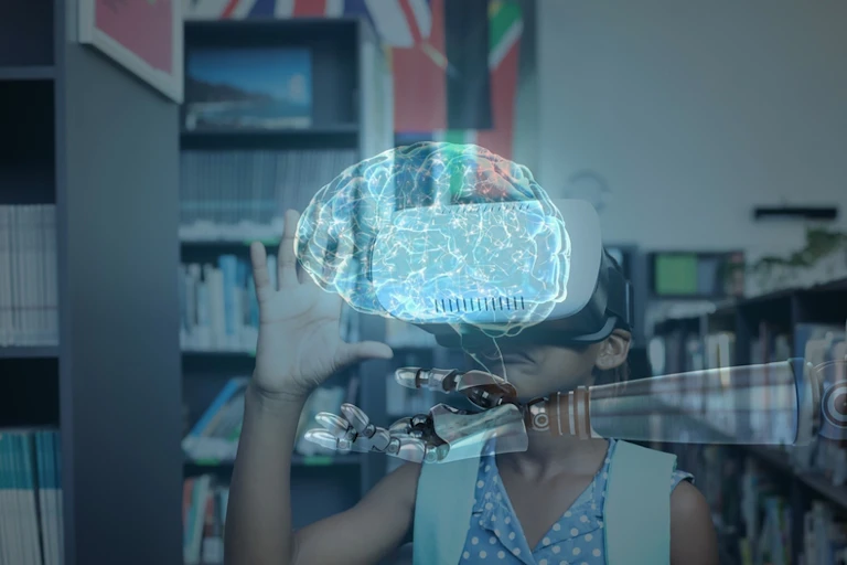 Une image de cerveau et une petite fille avec un casque de réalité virtuelle.