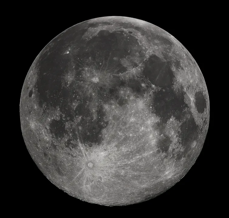 Fotografía de la luna llena tomada el 22 de octubre de 2010 desde Madison, Alabama, EE. UU.