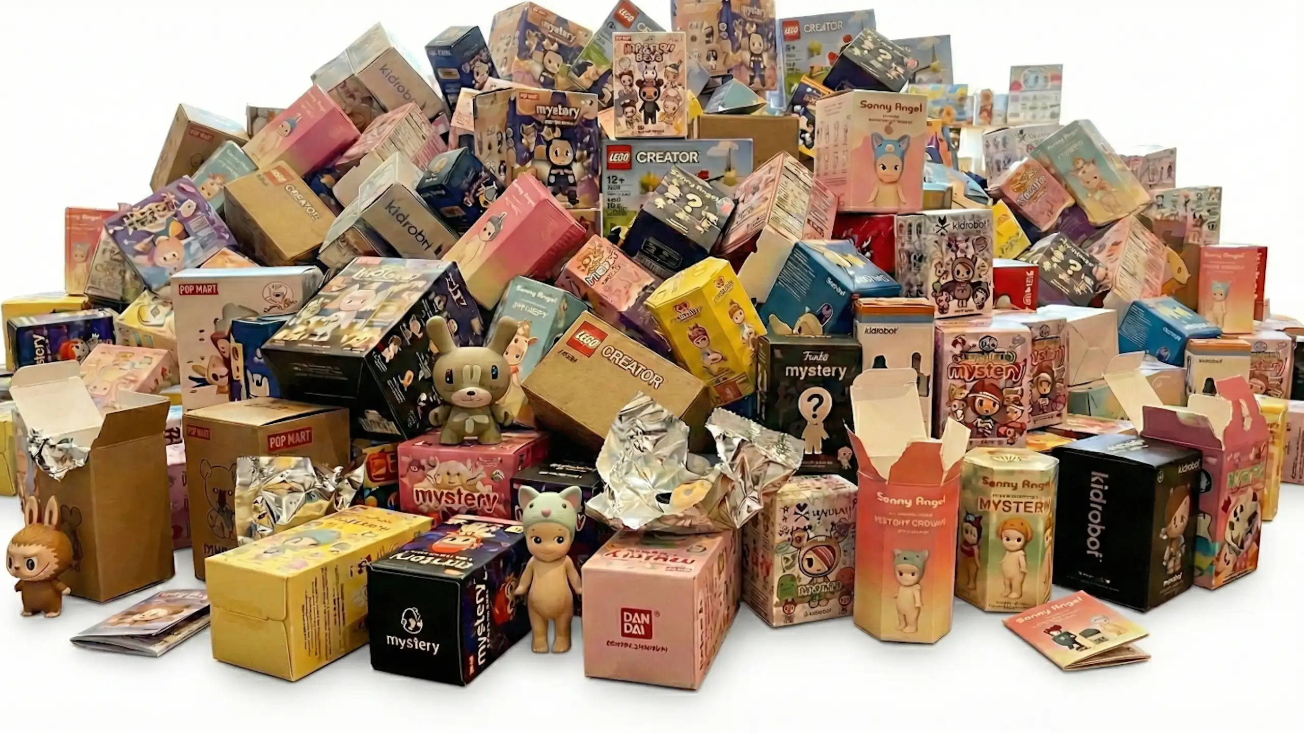 A pile of blind boxes.