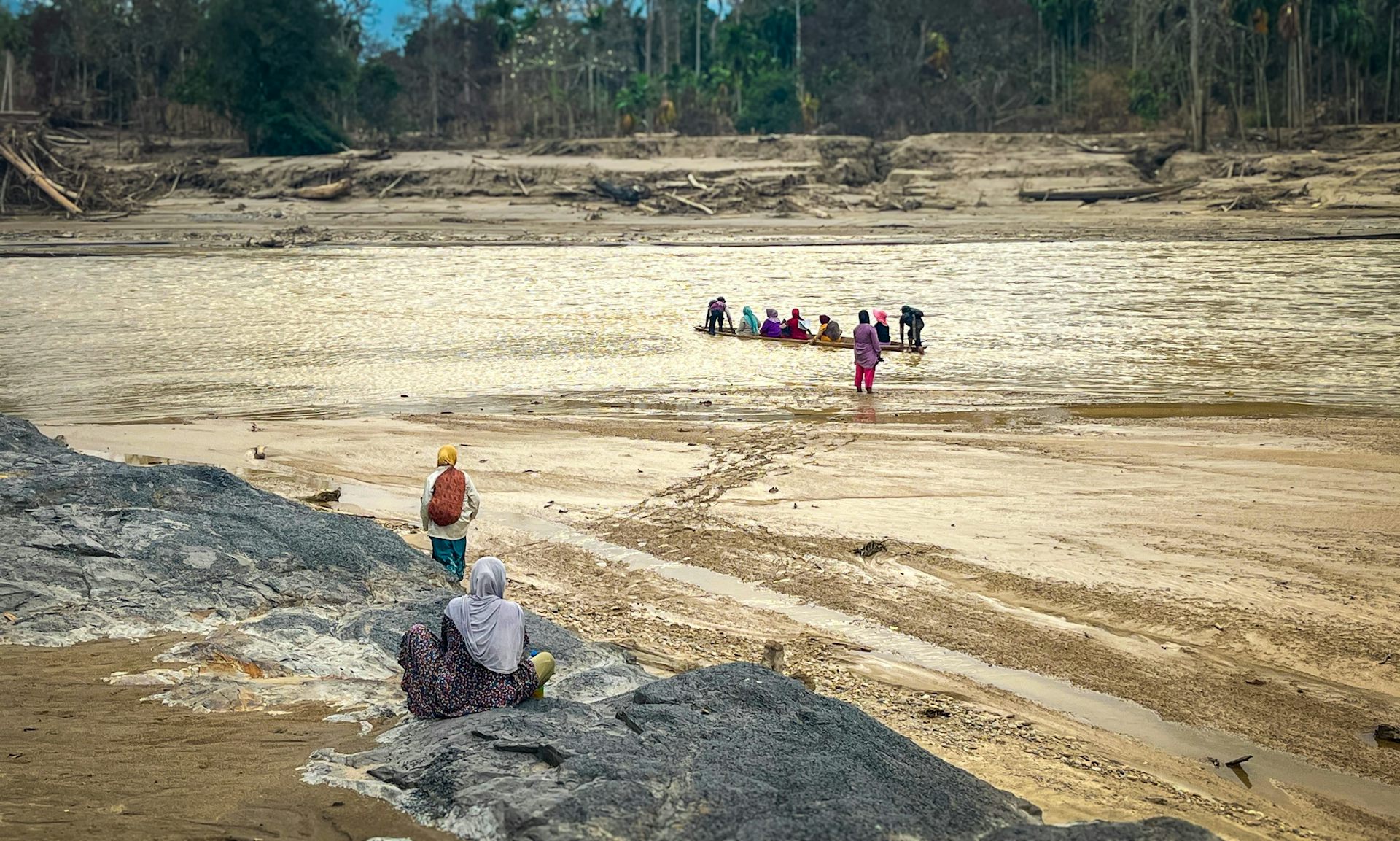 Air pascabencana terlihat jernih dan tidak berbau, namun kualitasnya rendah karena kontaminasi.