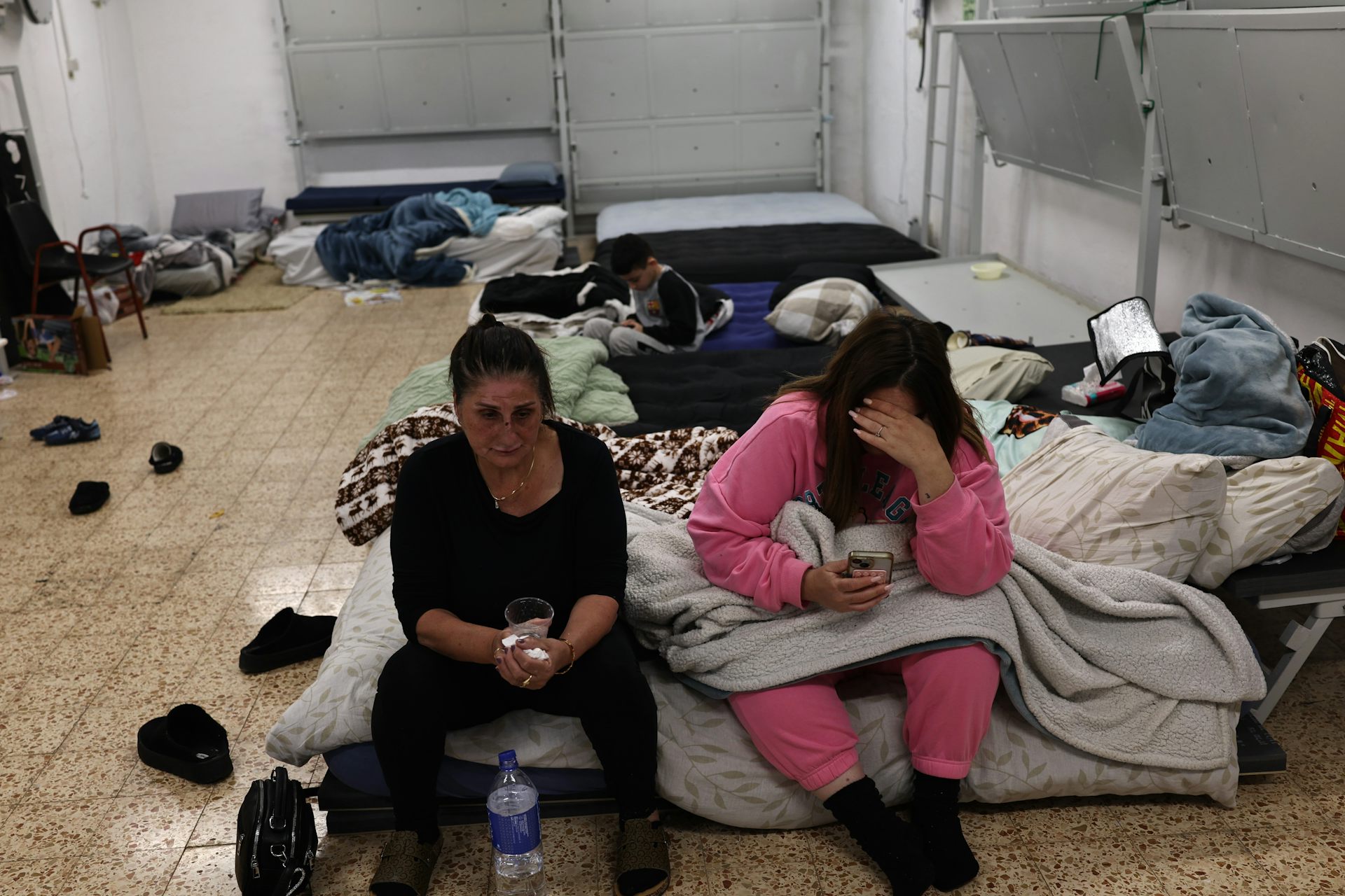 Two Israeli women in a bunker during Hezbollah attacks, march 2026.