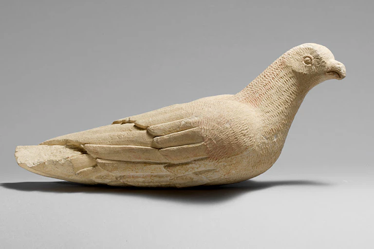 Small pigeon sculpture