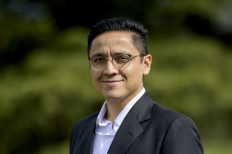 retrato del investigador Jose Eduardo Méndez
