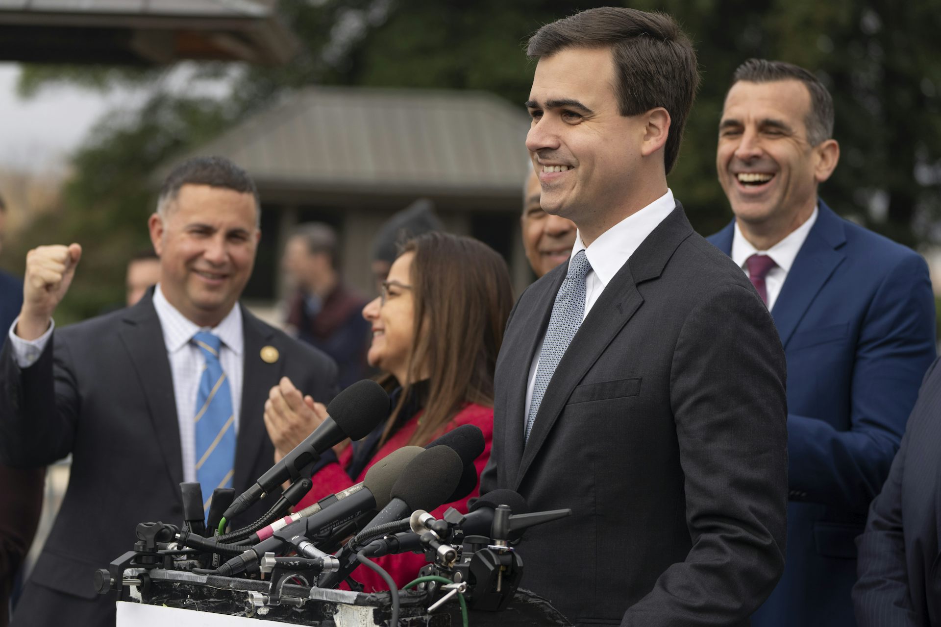 El recién elegido Comisionado Permanente de Puerto Rico, Pablo José Hernández Rivera, habla durante una conferencia de prensa en el Capitolio en 2024.