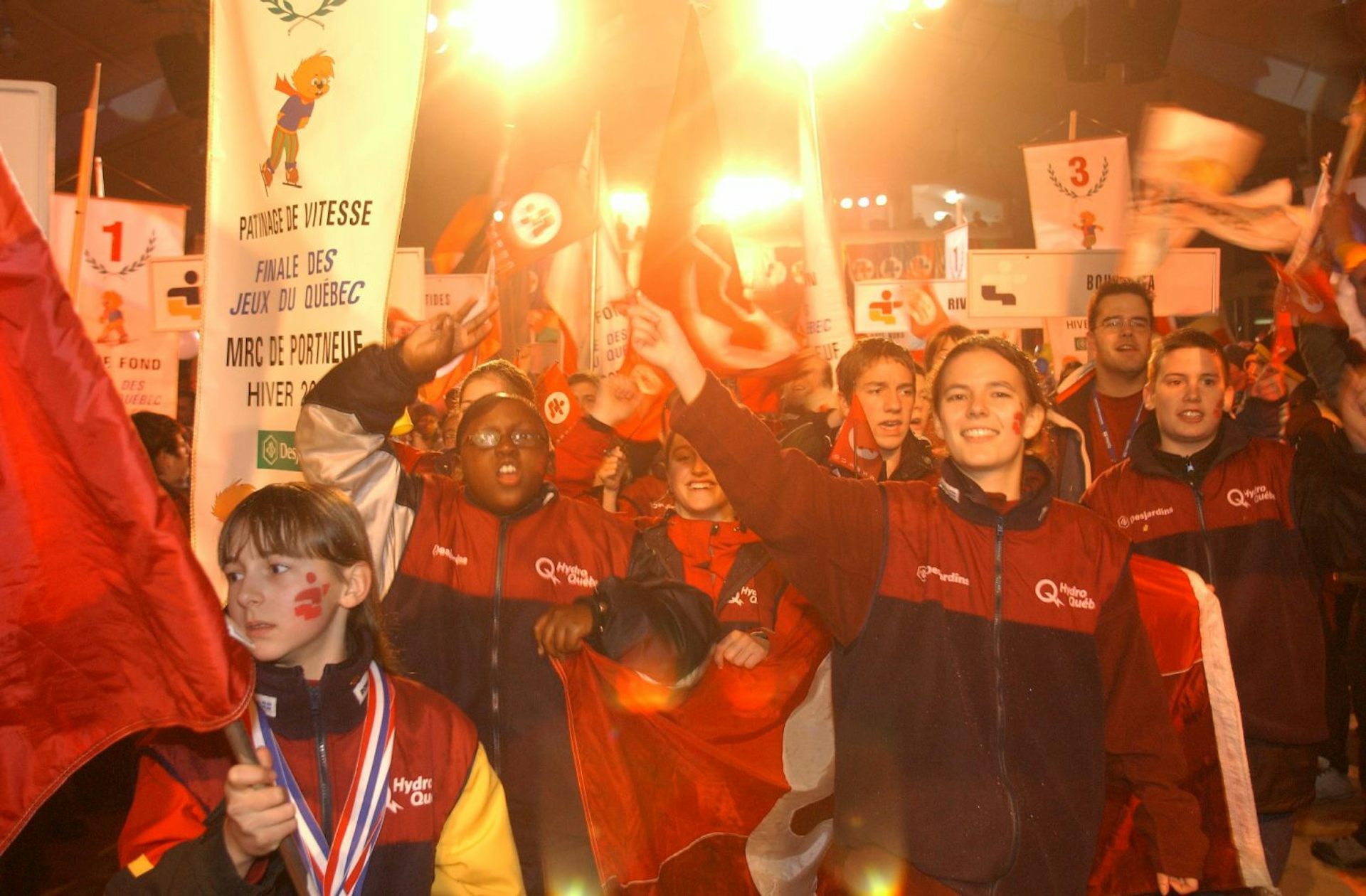 De jeunes athlètes paradent