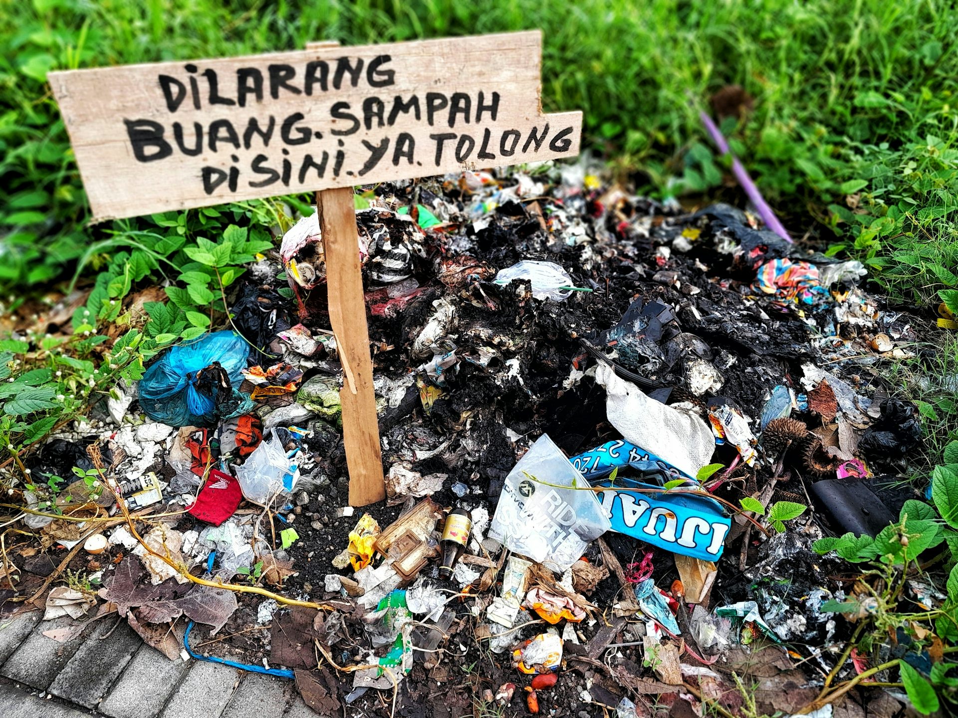 Dalam implementasi kebijakan, pemerintah kerap hanya fokus pada sosialisasi, tanpa lebih dulu memahami kebutuhan warga untuk bisa mempraktikan kebijakan tersebut.