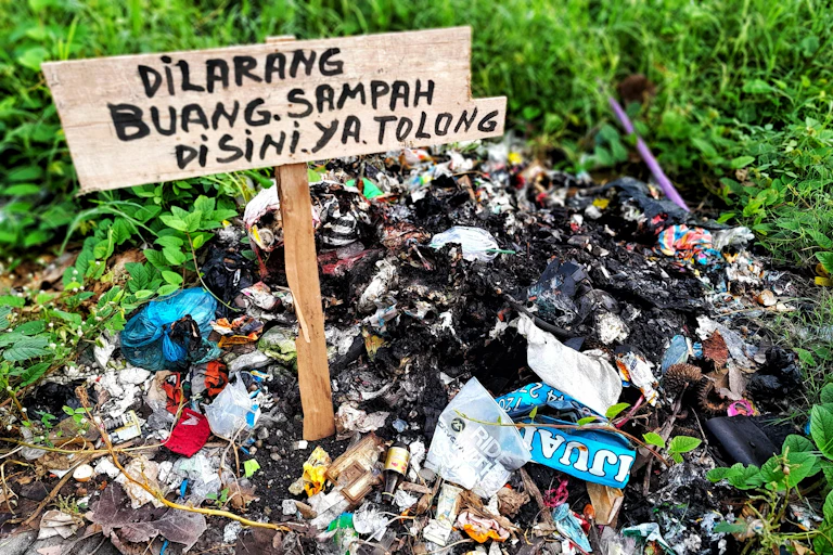 Dalam implementasi kebijakan, pemerintah kerap hanya fokus pada sosialisasi, tanpa lebih dulu memahami kebutuhan warga untuk bisa mempraktikan kebijakan tersebut.