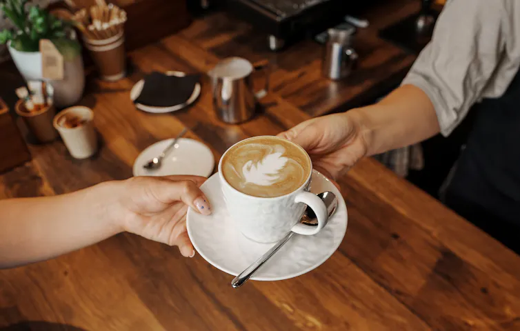 ¿Vale lo que cuesta?: lo que no se ve tras el precio de una taza de café Café file 20260605 57 wgm5tk.jpg?ixlib=rb 4.1