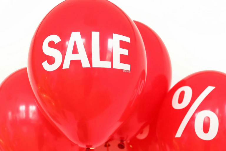 Red balloons with the word sale on one in the centre
