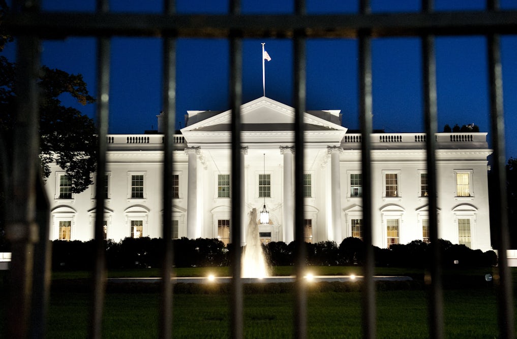 theconversation.com - Anjana Susarla - Trump's AI security order acknowledges risks but stops short of regulating industry