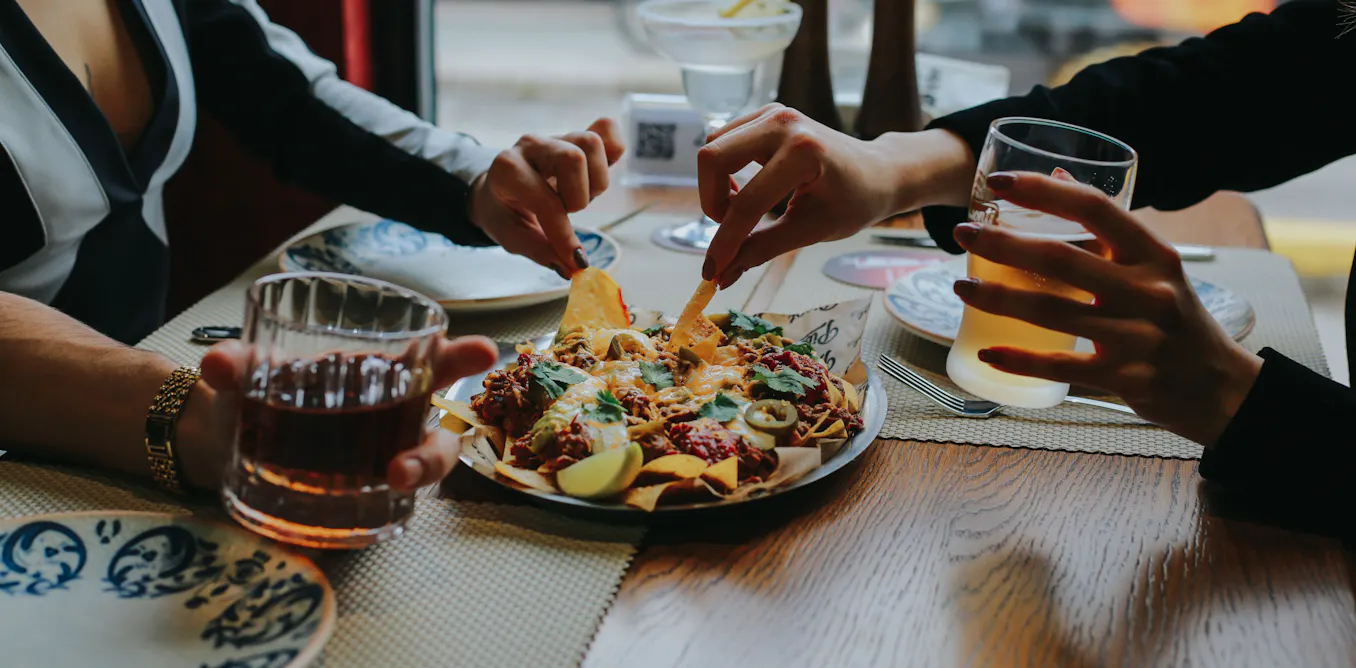 EnviroWireDaily — Why drinking alcohol makes you reach for chips and nachos
