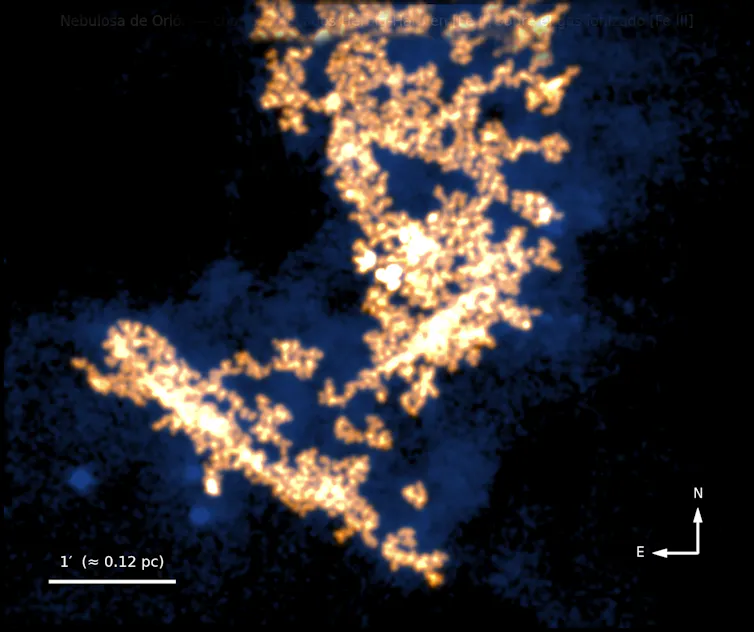 rayos recorriendo la nebulosa de orion