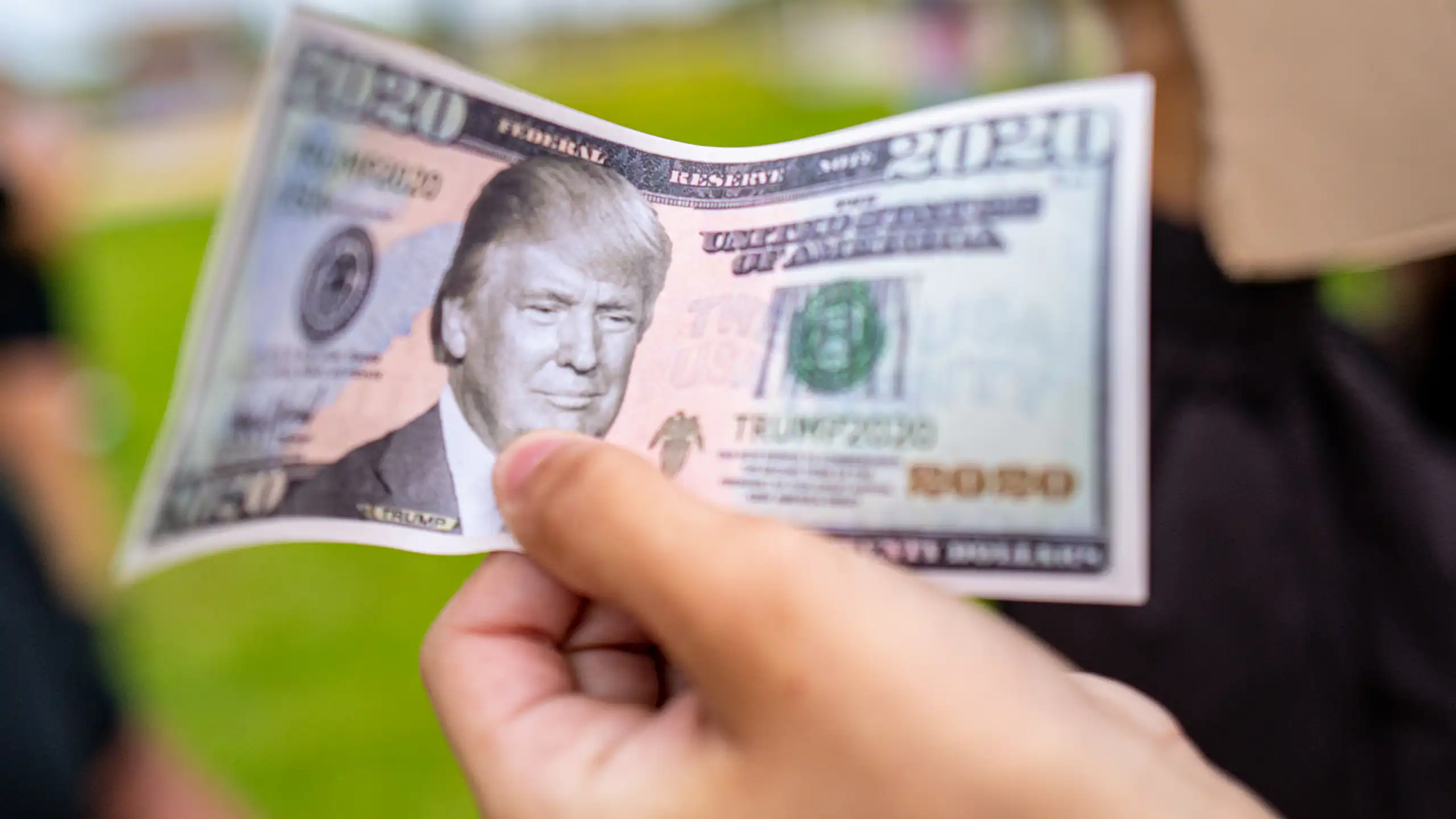 Faux billet de dollars avec Donald Trump