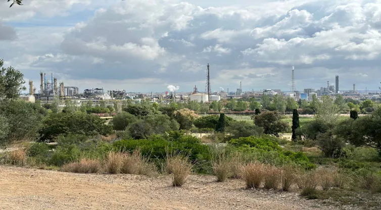 Vivir con riesgo industrial: cómo los complejos petroquímicos dan forma a la vida urbana 2 file 20260612 57 ceiq5x.jpg?ixlib=rb 4.1