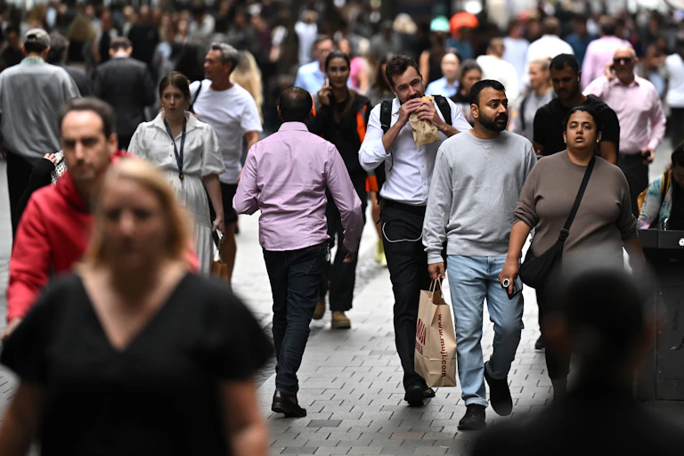 Sydney CBD workers during lunchtime