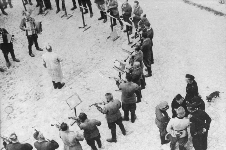 a ring of instrument players