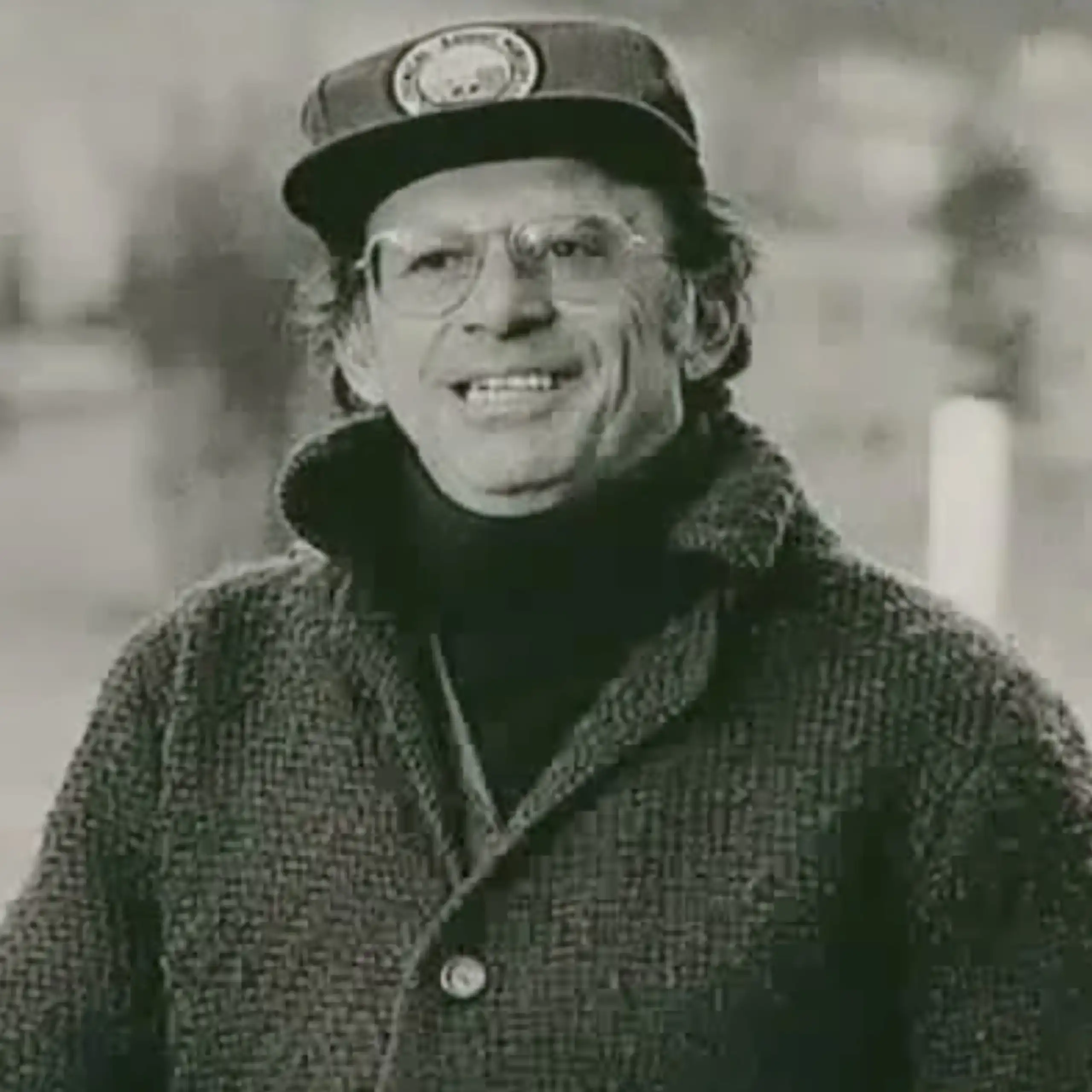 Portrait de Tony Mazzocchi et affiche où on peut lire : « Nos vies sont en jeu. Les travailleurs luttent pour la santé et la sécurité. Grève à l’usine Shell, 1973. »