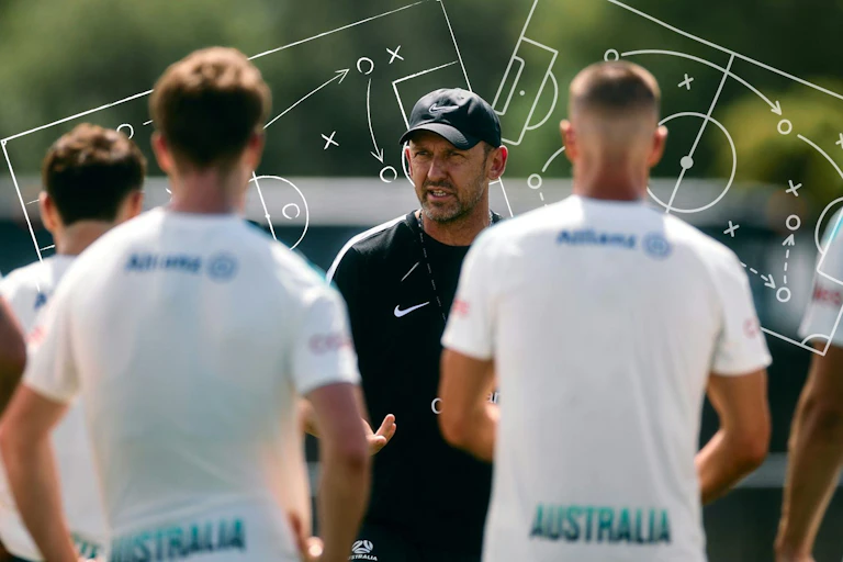 Socceroos coach Tony Popovic speaks with members of the Australian team at training during the World Cup.
